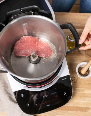 Steak scharf im Cookit anbraten.