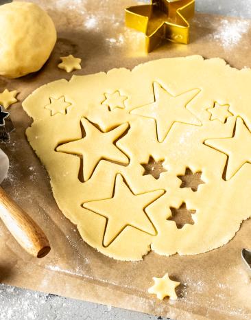 Keksteig mit Ausstechförmchen