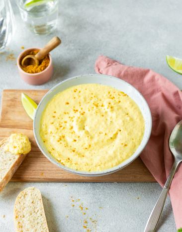 Curry Mango Dip in einer Schüssel