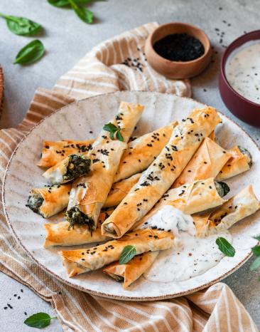 Börek mit Feta und Spinat gefüllt.