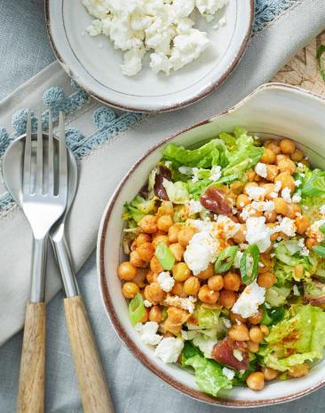 Orientalischer Salat mit gerösteten Kichererbsen