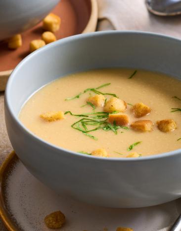 Fränkische Biersuppe in zwei Schüsseln.