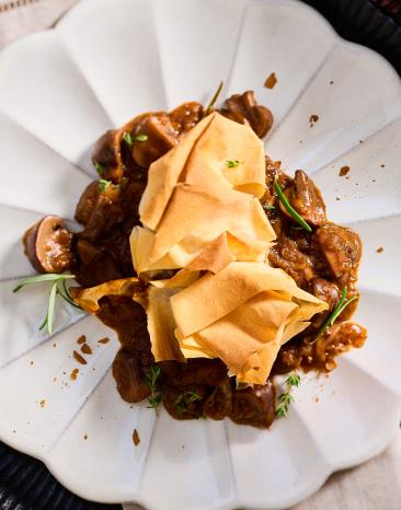 Pilzragout mit Rotwein und Knusperkruste