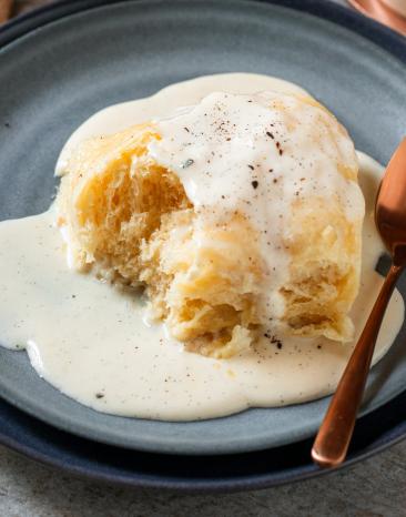 Klassische Dampfnudeln mit Vanillesauce | Simply Cookit