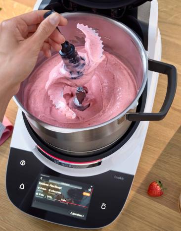 Crushmesser zerkleinert Erdbeeren