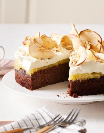 Glutenfreie Apfel-Rübli-Torte mit Schmandcreme