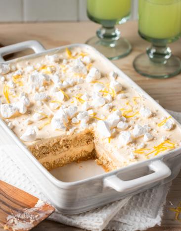 Limoncello-Tiramisu in einer hellen Auflaufform