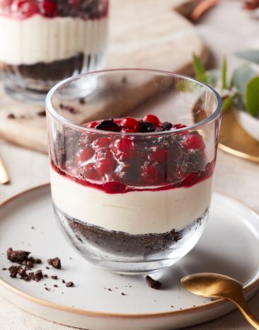 Creamy-Crunchy-Schichtdessert in Gläsern