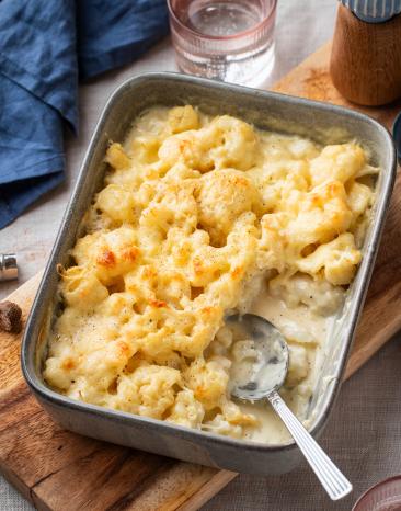 Blumenkohl-Auflauf mit Käse überbacken.