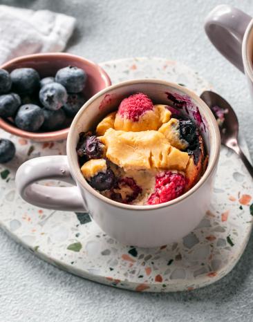 Low Carb Tassenkuchen mit Beeren