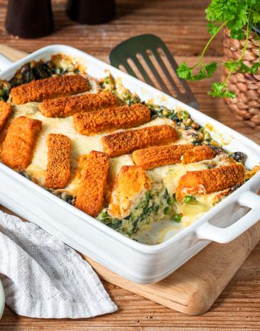 Fischstäbchenauflauf in einer Auflaufform